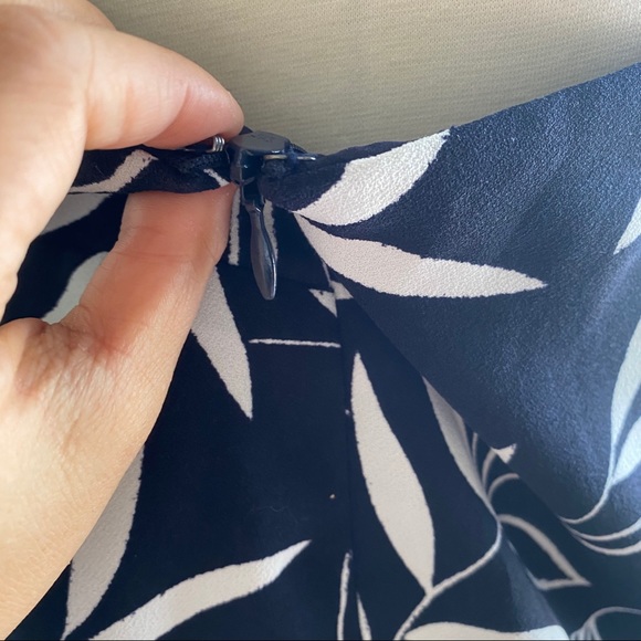 Ann Taylor leaf printed top - Picture 4 of 6